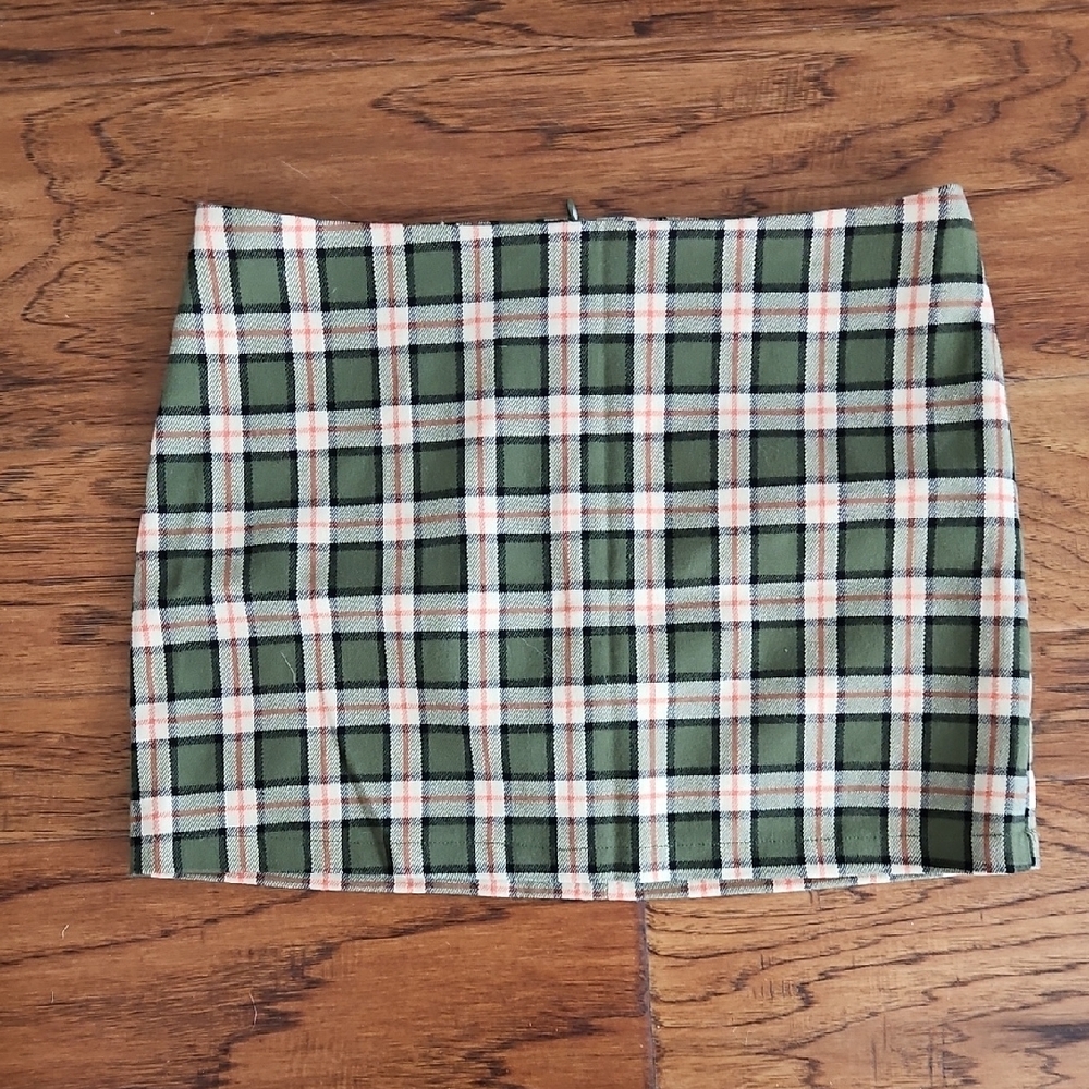 Brandy Melville Green Pencil Mini Skirt for Casual Wear JUNIOR